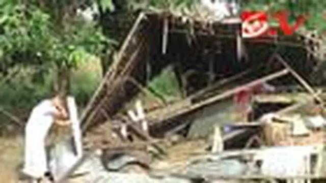 Puting Beliung Rusak Belasan Rumah Warga
