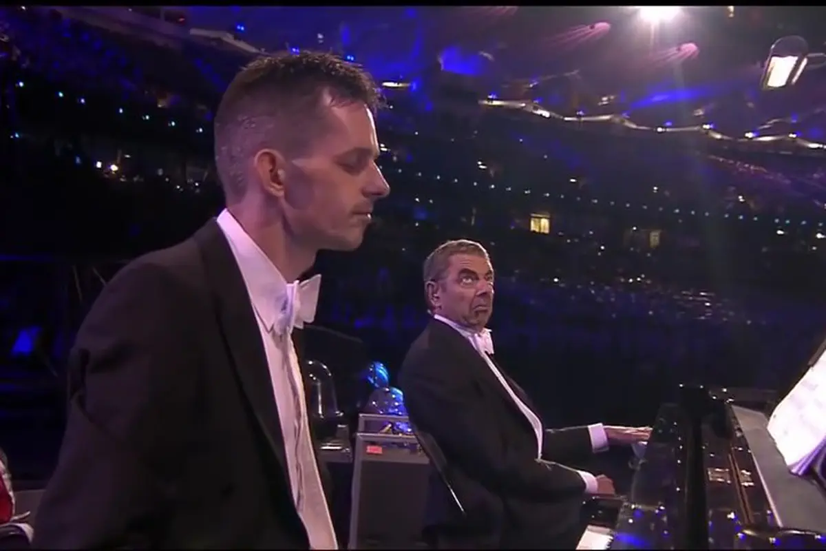 Beginilah Penampilan Mr. Bean Dalam Konser 