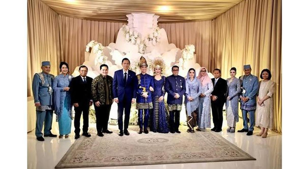 8 Potret Tamu Publik Figur di Pernikahan Teuku Rassya dan Cleantha Islan