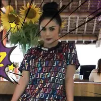 Bicara soal fashion, setiap selebritis pasti punya gaya masing-masing.