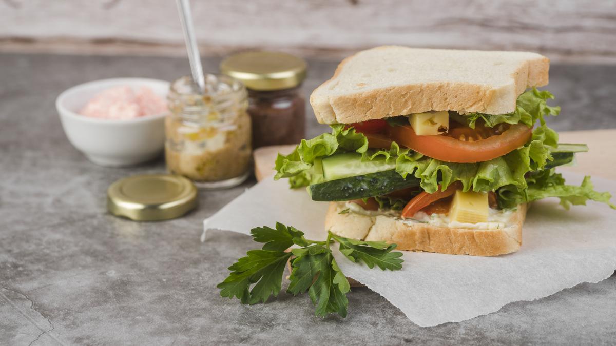 Cara Membuat Grinder Salad Sandwich ala Deli Amerika
