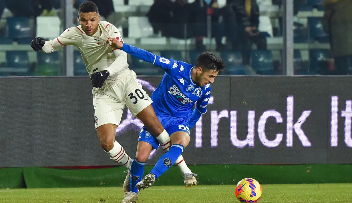 Sementara itu, hasil positif juga didapatkan oleh rekan sekota Inter Milan, yaitu AC Milan. Bertandang ke markas Empoli, Rossoneri sukses meraih 3 poin. (LaPresse via AP/Marco Bucco)
