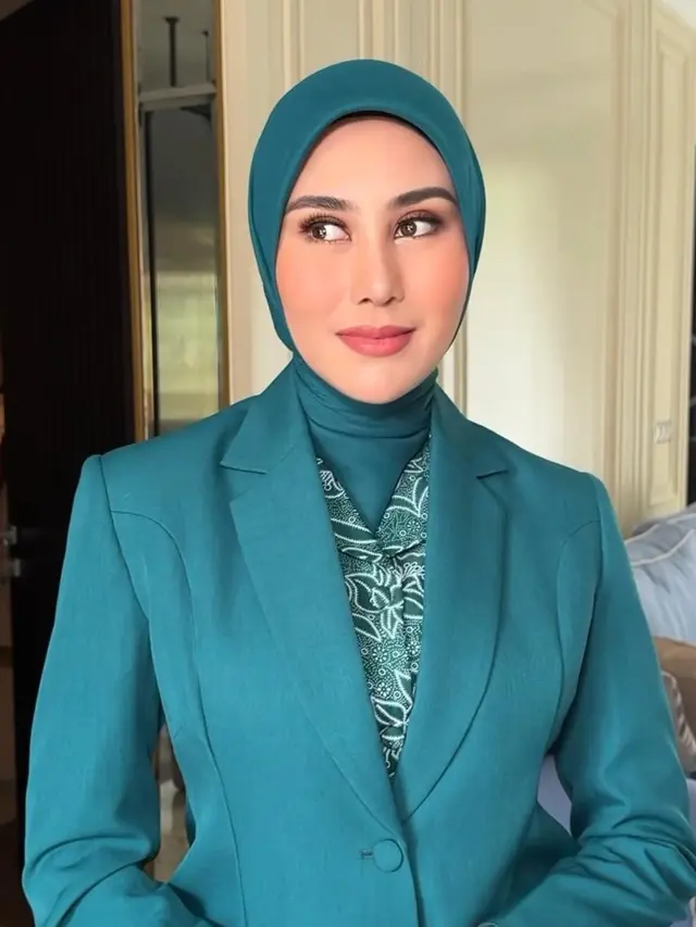 Potret Makeup Syahnaz Sadiqah Resmi Dilantik Ketua TP PKK dan TP Posyandu Bandung Barat Ritchie Ismail atau Jeje kini resmi menjadi Bupati B