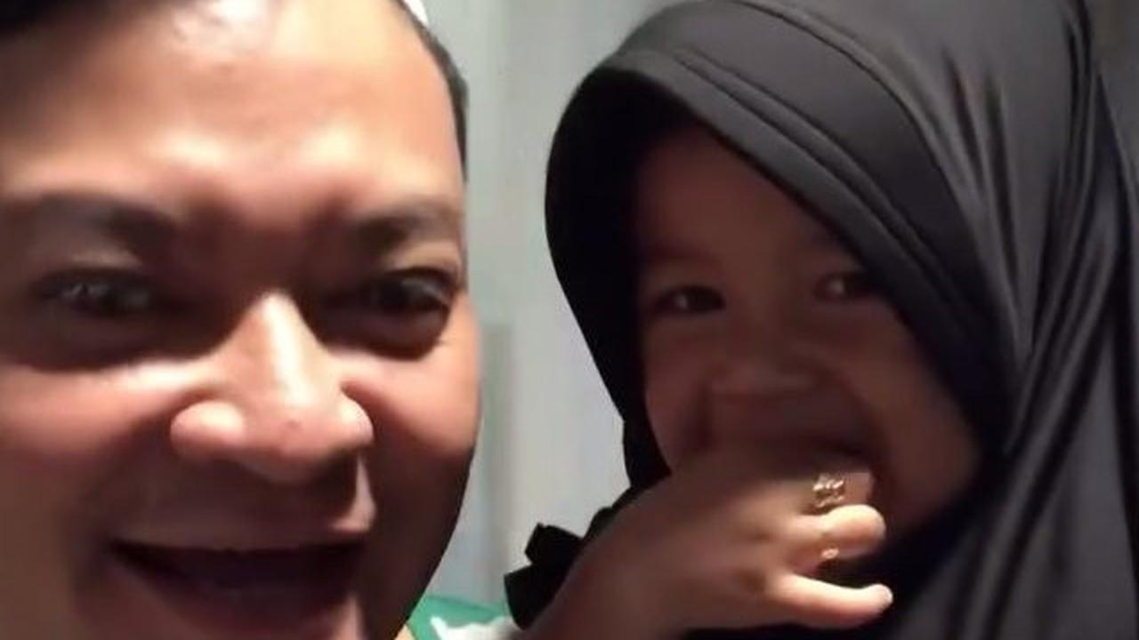 Cerita Hedi Yunus Sering Ajak Irma Anak ART-nya Salat Teraweh ke Masjid Sambil Digendong
