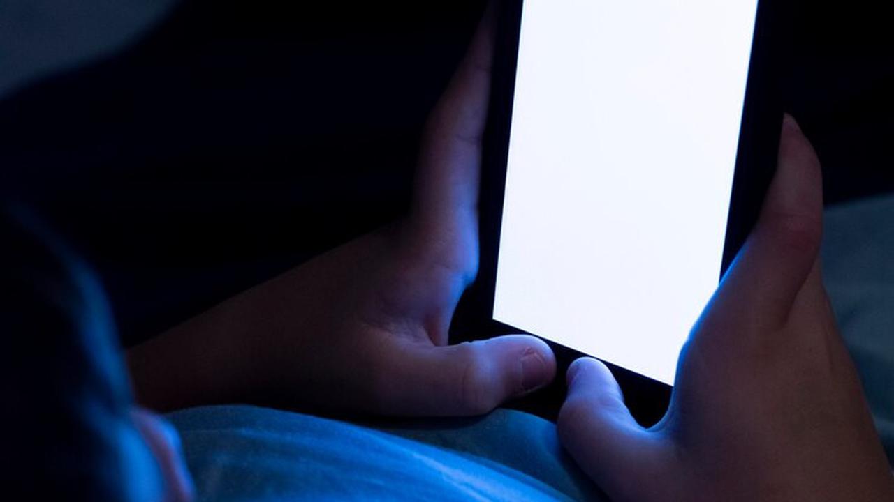 Ilustrasi Blue Light