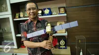 Kepala Lapan Thomas Djamaluddin usai wawancara khusus dengan Liputan6.com di Gedung LAPAN, Jakarta, Rabu (13/1/2016). (Liputan6.com/Faizal Fanani)