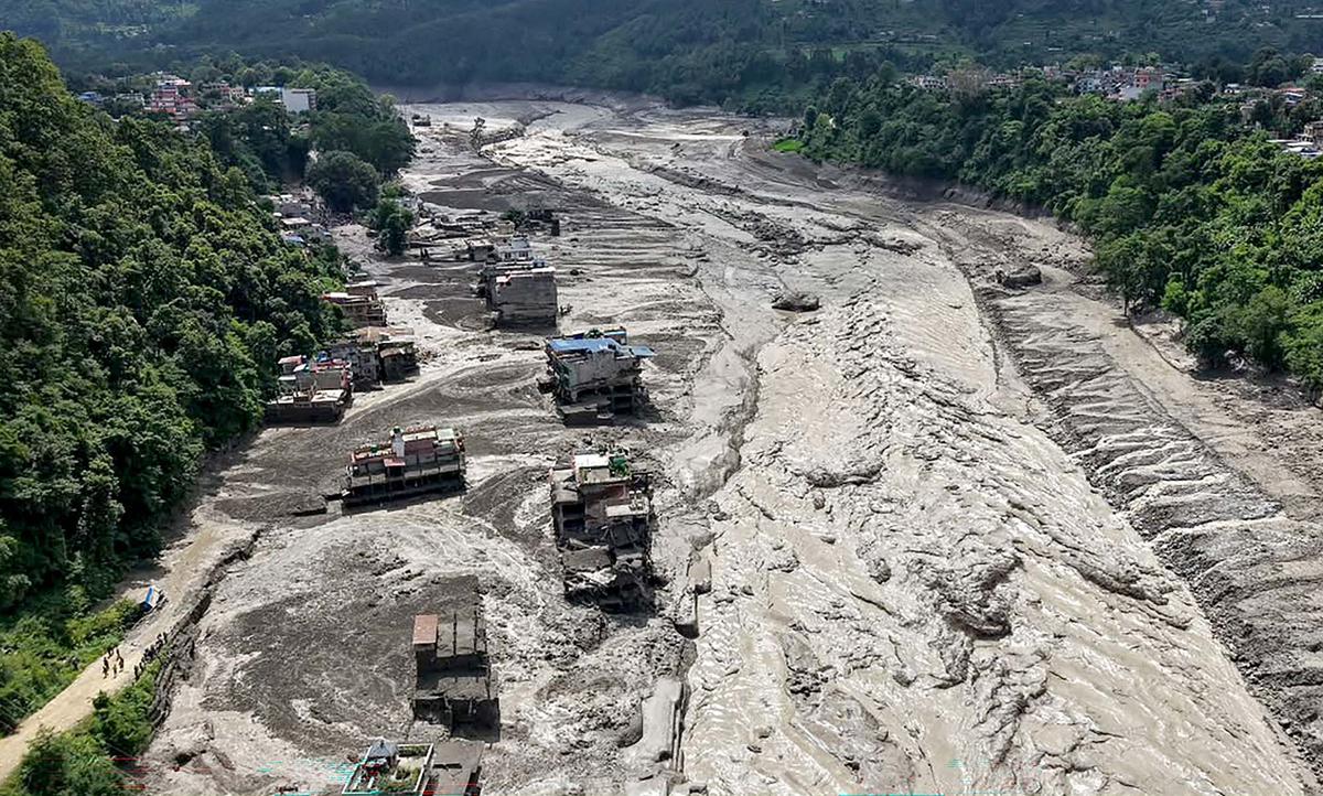 Banjir Bandang Nepal Tewaskan 95 Orang, Ratusan Wisatawan Hilang