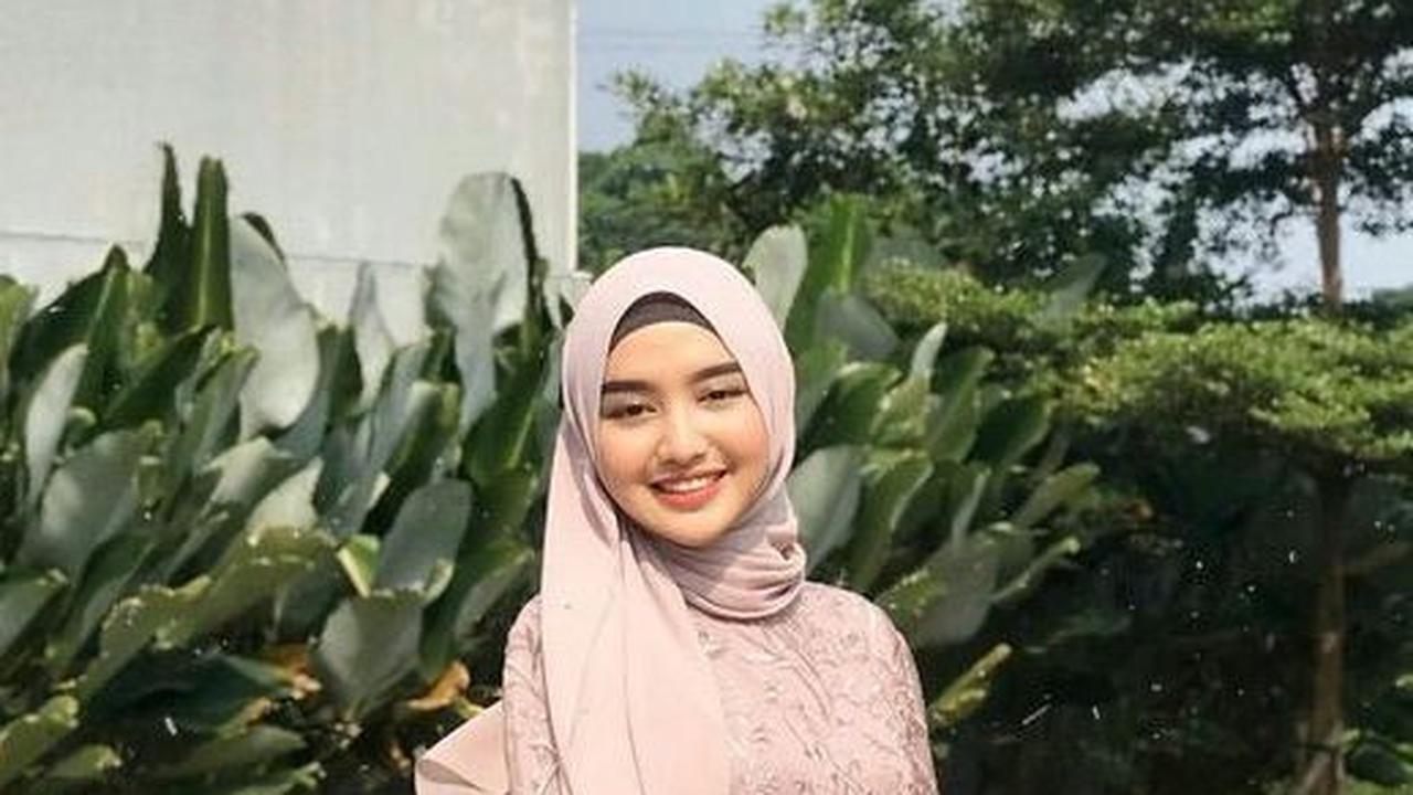 9. Kebaya Lesti Payet Hijab Modern&nbsp;<br>