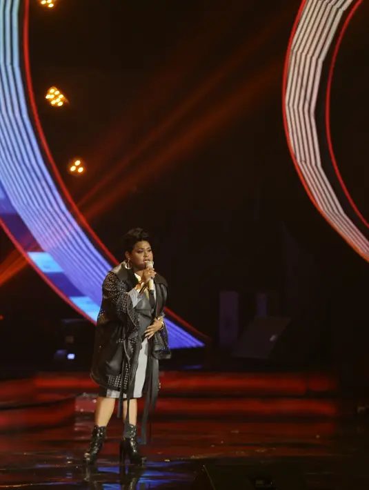 Penampilan perdana itu ternyata dinilai juri kurang maksimal. Bahkan, cenderung mendapat kritikan pedas dari Maia Estianty sebagai juri. (Nurwahyunan/Bintang.com)