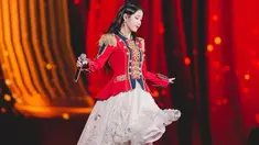 Cantiknya IU dalam balutan Military x Princess Fusion. (Foto: bluewing via Koreaboo)