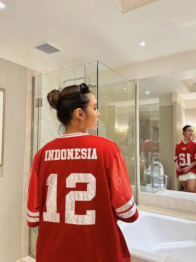 Potret Makeup Flawless Raisa Andriana saat Bawakan Lagu Nasional di Laga Timnas Indonesia Vs Thailand