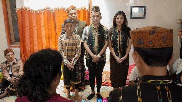 FOTO: Momen Ruben Onsu dan Sarwendah dalam Upacara Adopsi Betrand Peto