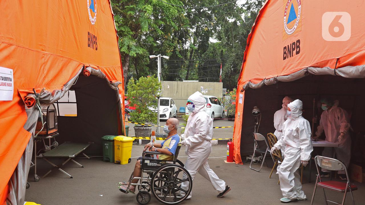 RSUD BEKASI MENDIRIKAN TENDA