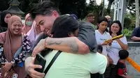 Isaiah Garza, desainer AS yang kasih rumah dan uang Rp155 Juta untuk penjual donat di Bali. (d0k. tangkapan layar video TikTok @isaiahgarza/https://www.tiktok.com/@isaiahgarza/video/7312223325843983658)