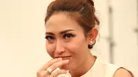 Zumi Zola Bercerai, Ayu Dewi Posting Kemesraan 8 Tahun Pernikahan