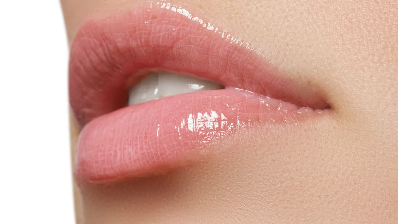 4 Langkah Mudah Agar Bibir Lembap Sepanjang Hari