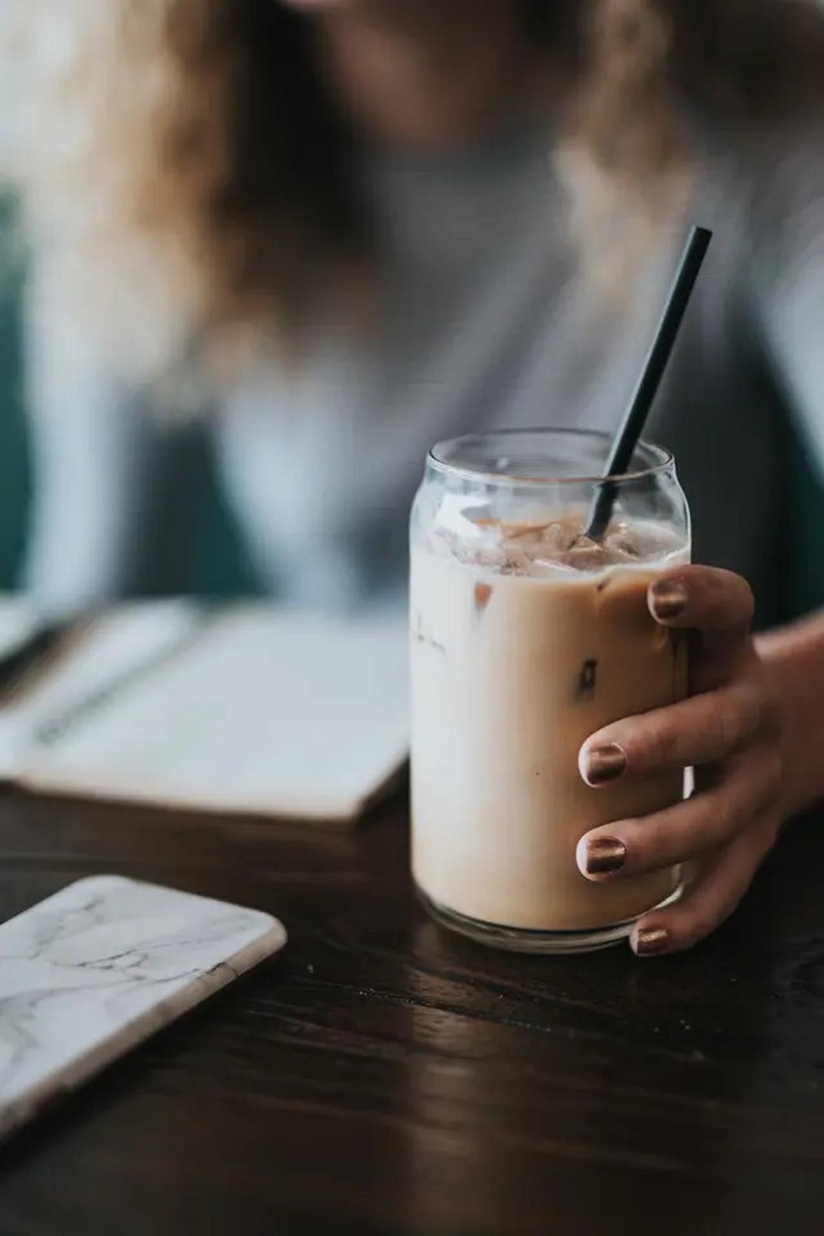 6 Minuman Alami yang Bantu Turunkan Kolesterol Tinggi, Teh Hijau hingga Susu Kedelai