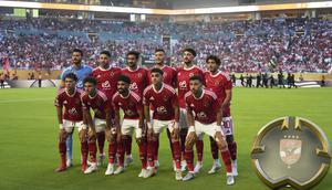 Tim Al Ahly berpose untuk foto grup sebelum pertandingan sepak bola Grup A Piala Dunia Antarklub antara Al Ahly dan Inter Miami di Miami, Florida, Sabtu, 14 Juni 2025. (AP Photo/Rebecca Blackwell)