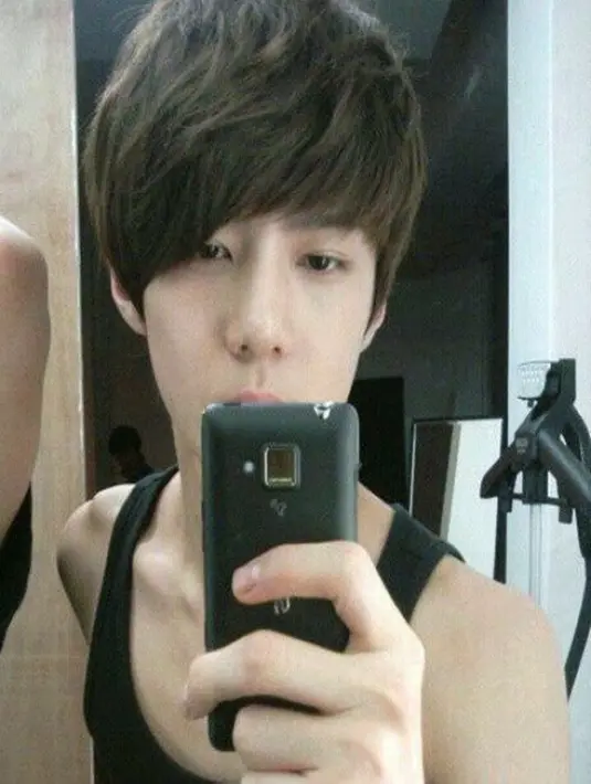 Bahkan, Sehun tak pernah terlihat jelek di foto-foto jadulnya. Netizen pun ikut terpesona melihat wajah musisi berumur 22 tahun itu. (Soompi/Bintang.com)