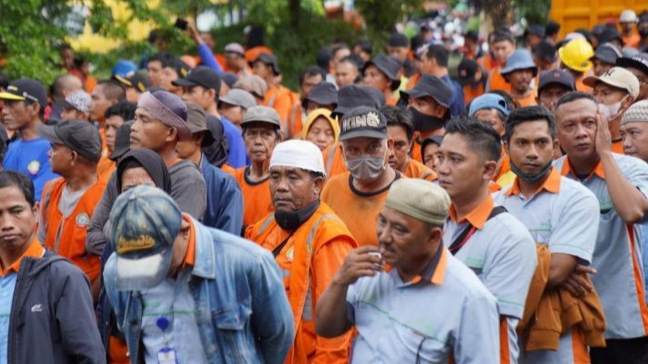 Pramono Teken Aturan Syarat Kerja PPSU, Kini Lulusan SD Bisa Kerja dan Diperpanjang 3 Tahun Sekali
