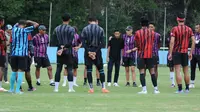 Evan Dimas berpamitan dengan Arema FC, Senin (13/11/2023). (Bola.com/Iwan Setiawan)