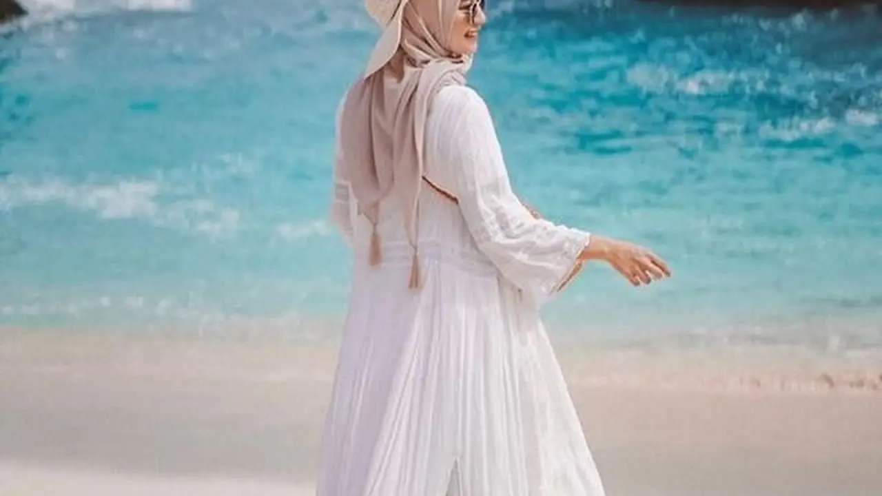 muslimah di pantai 1