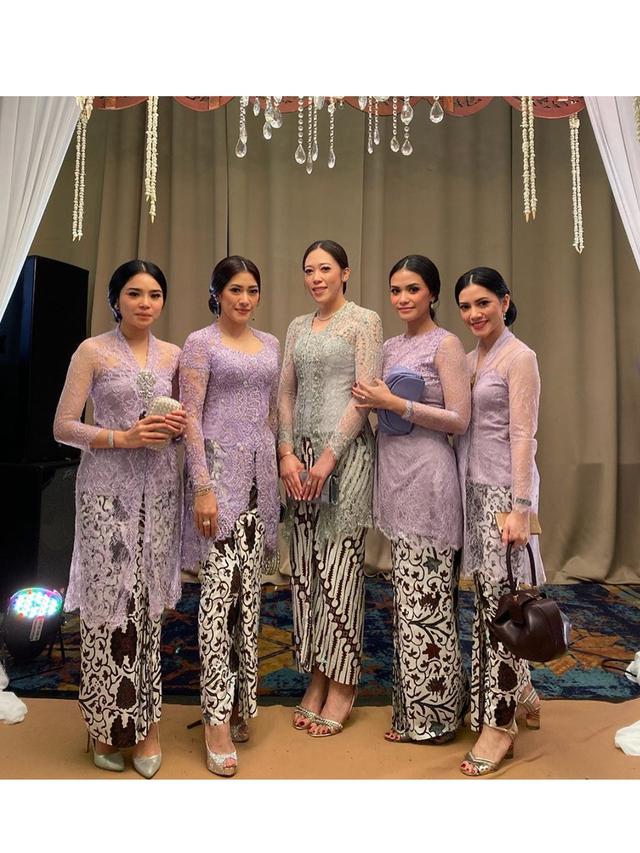 6 Potret Aliya Rajasa Pakai Kebaya, Cantik dan Elegan