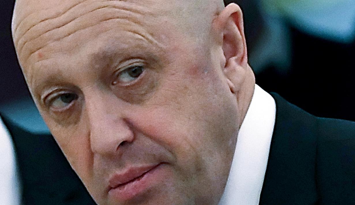 Pemimpin kelompok tentara bayaran Wagner Group Yevgeny Prigozhin disebut masuk ke daftar penumpang pesawat yang jatuh itu. (Sergei Ilnitsky/Pool via AP, File)