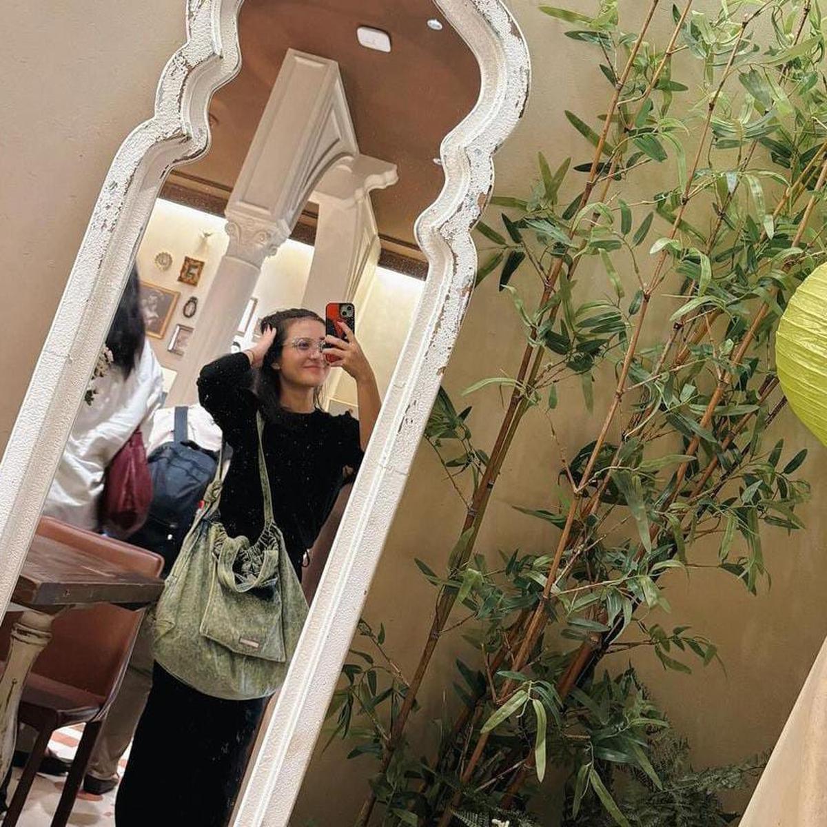 Pesona Marsha Aruna Liburan di China, Dipuji Cantiknya Natural Sepanjang Masa
