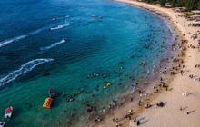 FOTO: Warga Padati Pantai Lhoknga  Aceh Saat Libur Lebaran