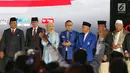 Capres dan Cawapres nomor urut 02 Prabowo Subianto-Sandiaga Uno dan Badan Pemenangan Nasional usai Debat Pilpres 2019 kelima di Jakarta, Sabtu (13/4). Debat kelima merupakan debat terakhir dalam masa kampanye. (Liputan6.com/Johan Tallo)