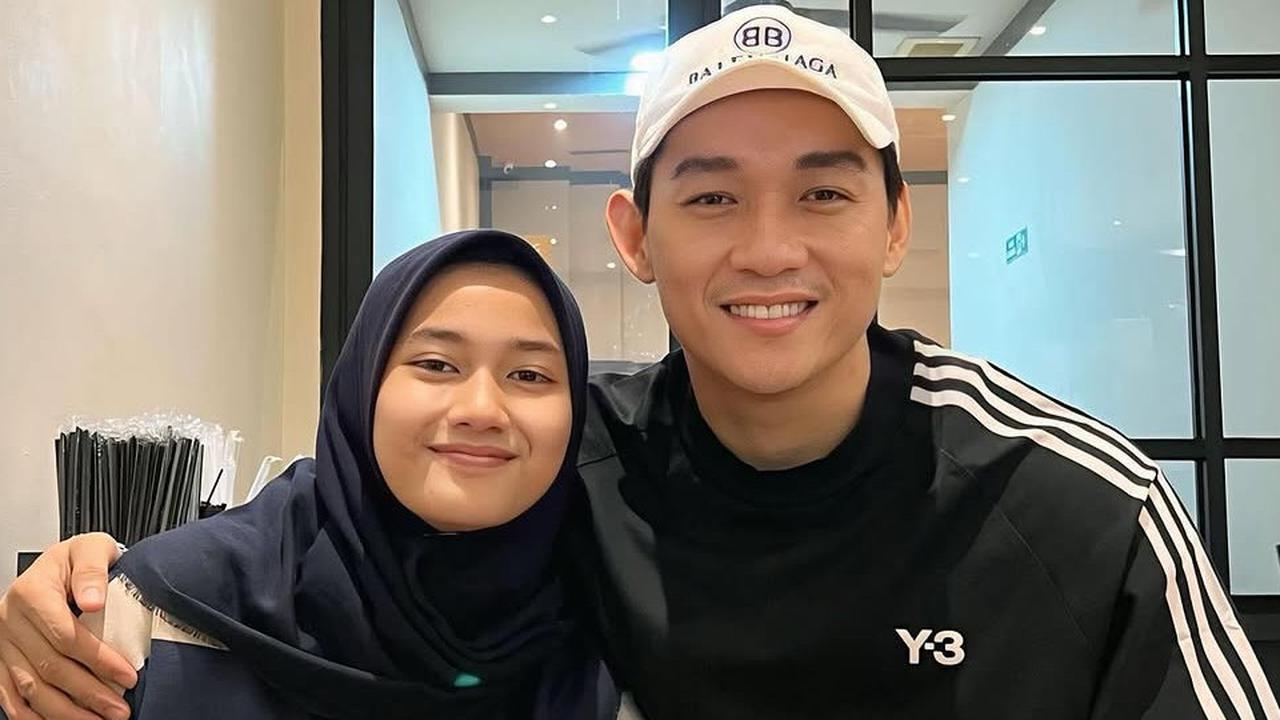 7 Potret Ifan Seventeen Antar Anak ke Bandara, Nikmati Momen Kebersamaan dengan Sang Putri Sebelum Kembali ke Pesantren