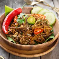 ilustrasi mie goreng/copyright by szefei (Shutterstock)