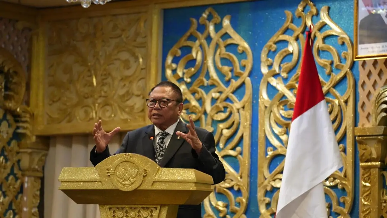 Ketua Pembina Yayasan Pendidikan OSO, Oesman Sapta Odang (Oso) menghadiri acara pelantikan dan serah terima jabatan Rektor Universitas Oso (Unoso), Minggu (10/11/2024).