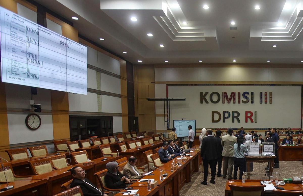 Anggota DPR voting pemilihan dan penetapan Capim KPK