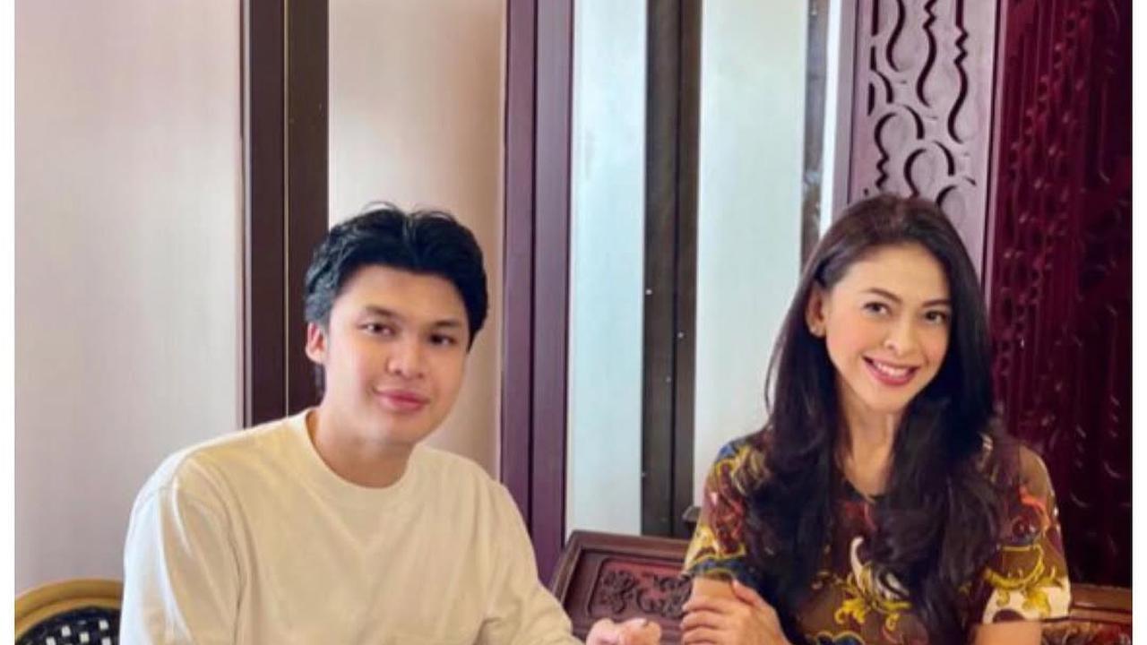 Putri Indonesia Pertama Cantik & Awet Muda, Indira Sudiro
