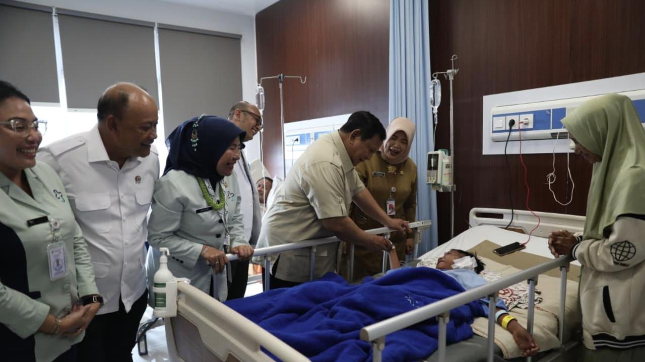 Jenguk Korban Mobil MBG Tabrak Siswa dan Guru SDN 01 Kalibaru, Presiden Prabowo Beri Pesan Khusus