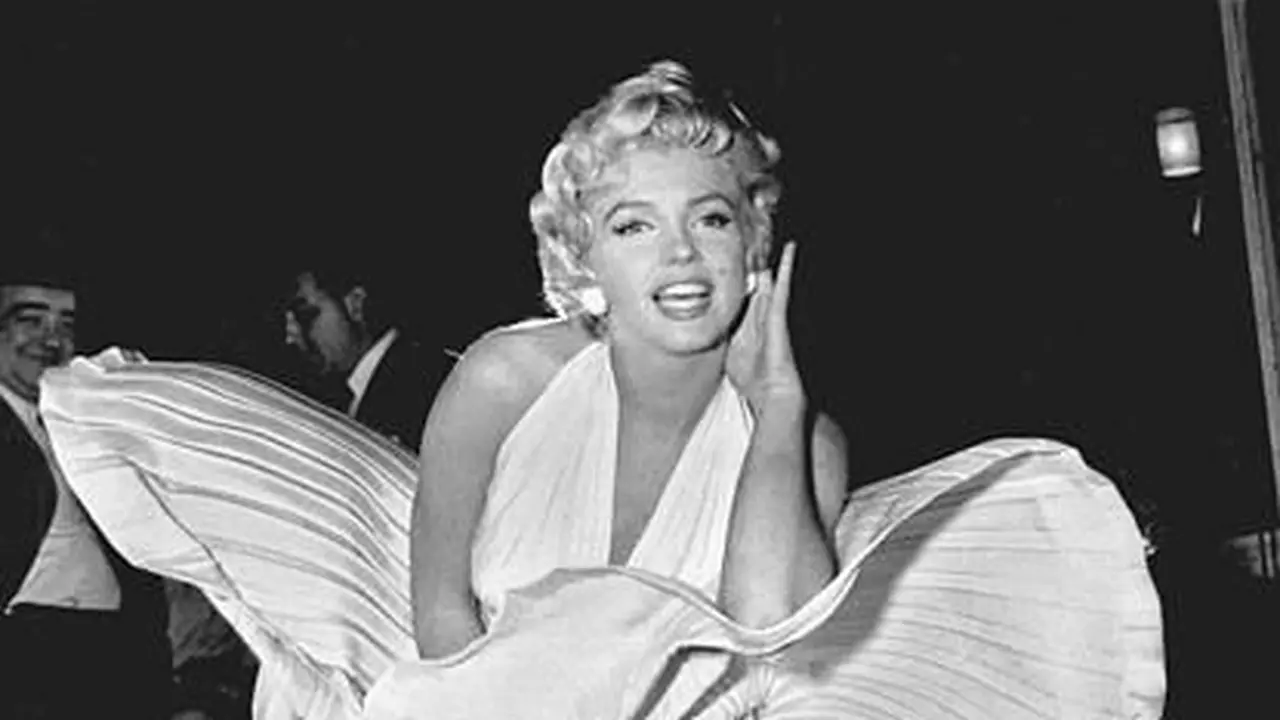 Gaun putih ikonik arilyn Monroe dari The Seven Year Itch . (Matty Zimmerman/AP Photo)