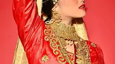 Sejumlah selebritas mengakui kecantikan Fuji yang memancar dalam konsep foto ini. “Acha, acha!” seru Syakir Daulay di kolom komentar. “Cuantik, tik tik tik!” Gisel menyahut. “Cantik banget,” cuit Alice Norin seraya menyertakan sejumlah emotikon hati merah. “Cakep banget dah,” Irene Agustine menimpali. Sepertinya semua jatuh cinta pada Fuji, ya. (Foto: Dok. Instagram @riomotret)