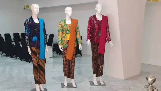 Beberapa kebaya Ibu Tien Soeharto dipamerkan saat Hari Kebaya Nasional 2024 pada 24 Juli 2024. (Dok: Kowani)
