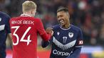 Laga tur pramusim antara Manchester United dan Melbourne Victory diwarnai oleh reuni Luis Nani dengan mantan klub yang telah membesarkan namanya tersebut di era Sir Alex Ferguson. (AP Photo/Asanka Brendon Ratnayake)