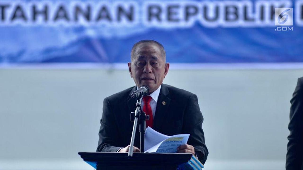 Menhan Ryamizard Ryacudu Terima Kapal Angkut Tank KRI Teluk Lada 521