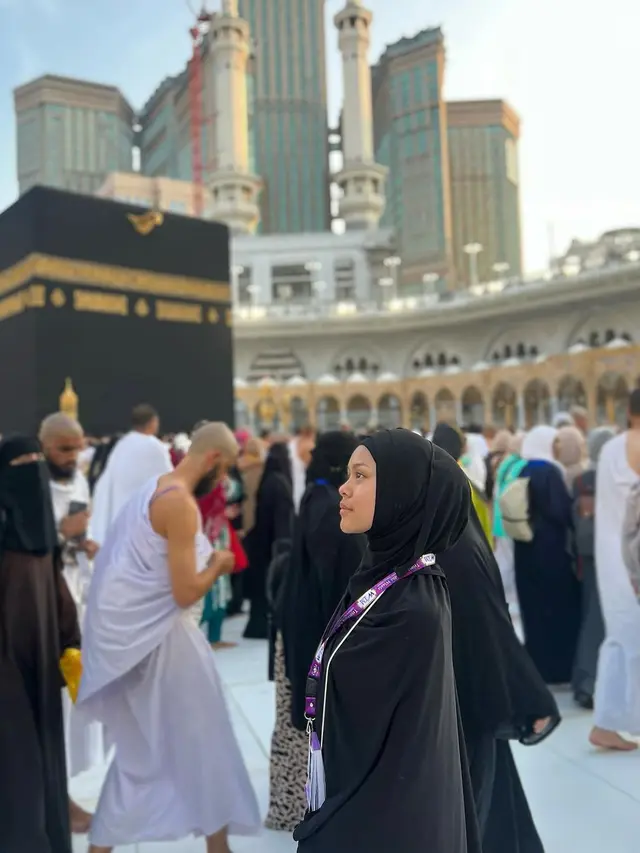 Melly Lee Pakai Hijab