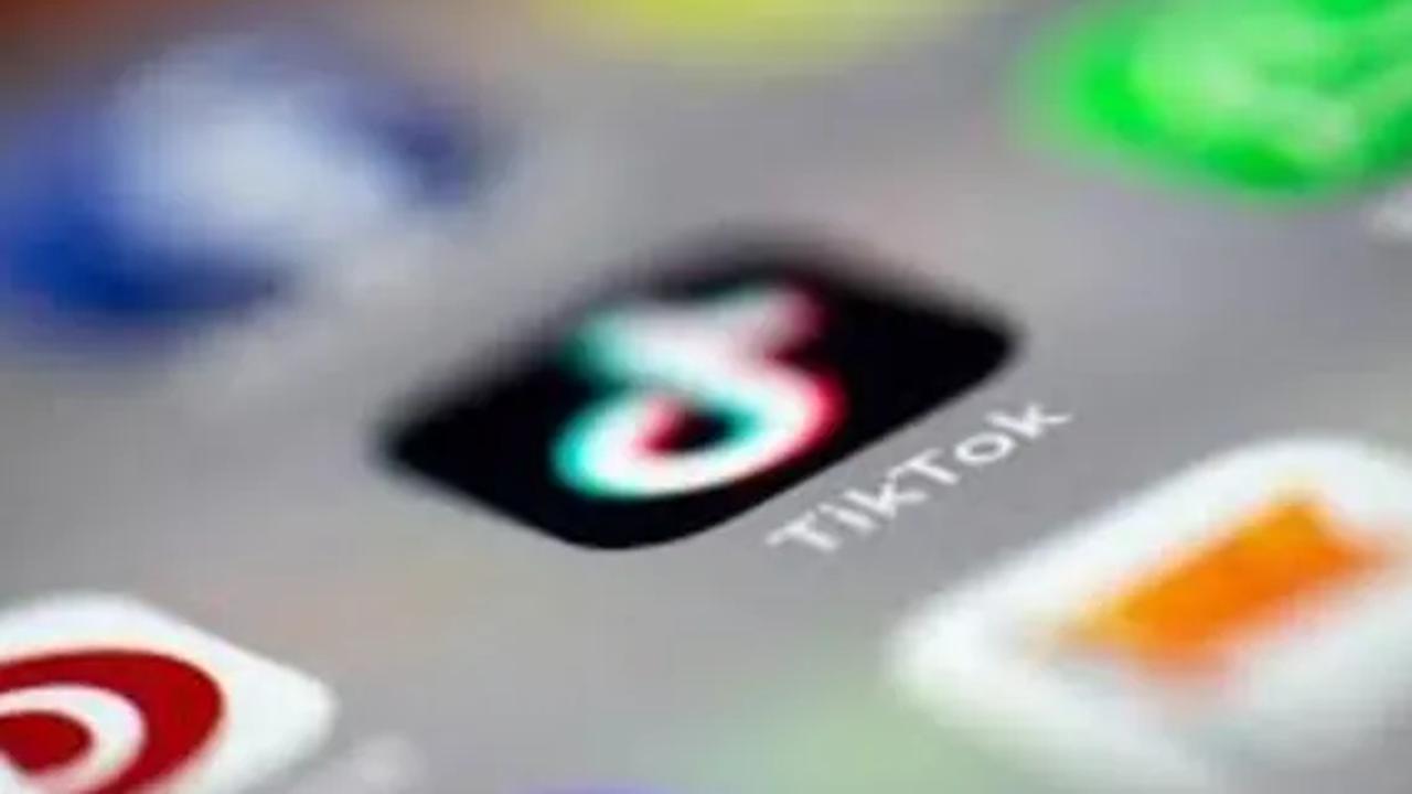 Wientor menyebut, solusinya adalah TikTok Shop menyetop penjualan produk impor yang terlalu murah.