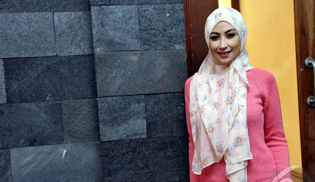 Sejak mengenakan hijab, Anisa mengaku banyak mengalami perubahan yang terjadi di dirinya, kini ia merasa lebih tenang dan sabar dalam mneghadapi suatu masalah, Jakarta, (18/7/14) (Liputan6.com/ Panji Diksana)