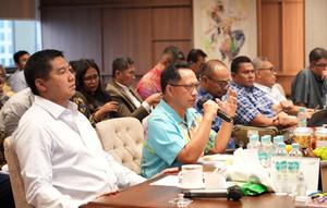 Menteri Perumahan dan Kawasan Permukiman (PKP) Maruarar Sirait memimpin rapat pembangunan 2.600 hunian tetap bagi masyarakat terdampak bencana di Aceh, Sumatera Barat, dan Sumatera Utara dari gotong royong bersama Yayasan Buddha Tzu Chi sebagai wujud nyata kehadiran negara untuk rakyat, Kamis (25/12/2025).