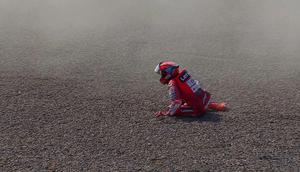 Marc Marquez terjatuh di MotoGP Mandalika 2025, Minggu (5-10-2025). (Dok. motogp.com)