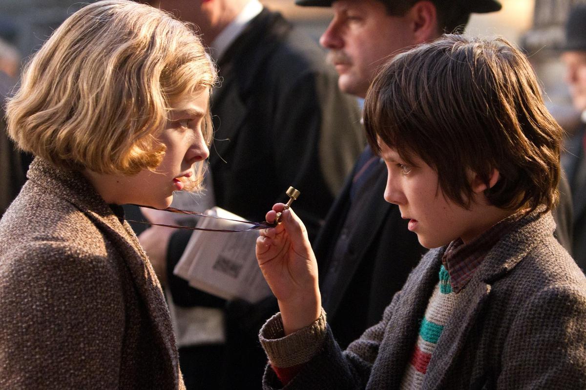 Asa Butterfield dan Chloe Grace Moretz dalam Satu Adegan/IMDb