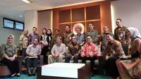 Para pihak berfoto bersama usai penandatanganan kerja sama antara bank bjb dan ITB, di Bandung, pada Kamis (28/3) lalu.