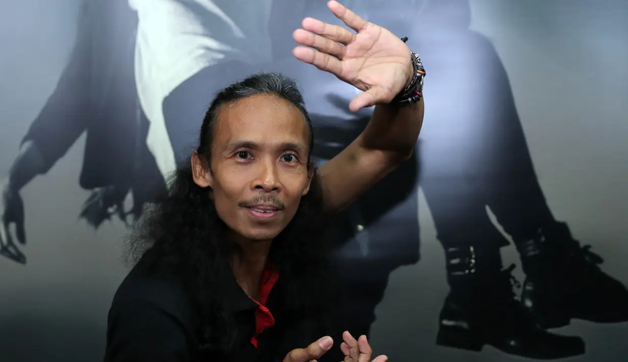 Aktor gondrong berusia 47 tahun kelahiran Tasikmalaya itu menyambut antusias kerja sama tersebut. Bahkan ia membawa lima tim untuk memberikan ide untuk adegan scane fighting. (Andy Masela/Bintang.com)